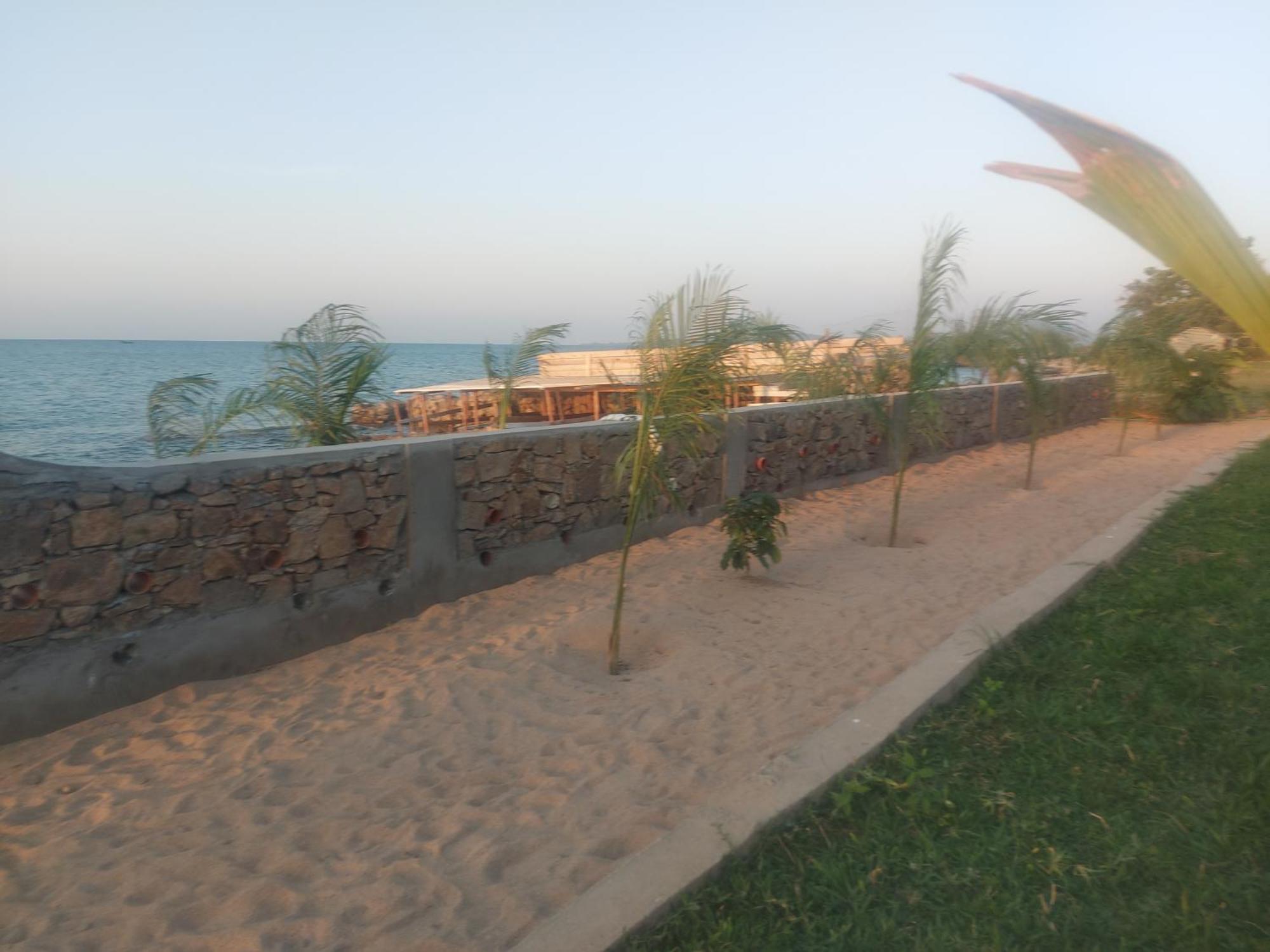 Takawiri Victoria Sands Hotel Takawiri Island Exterior photo